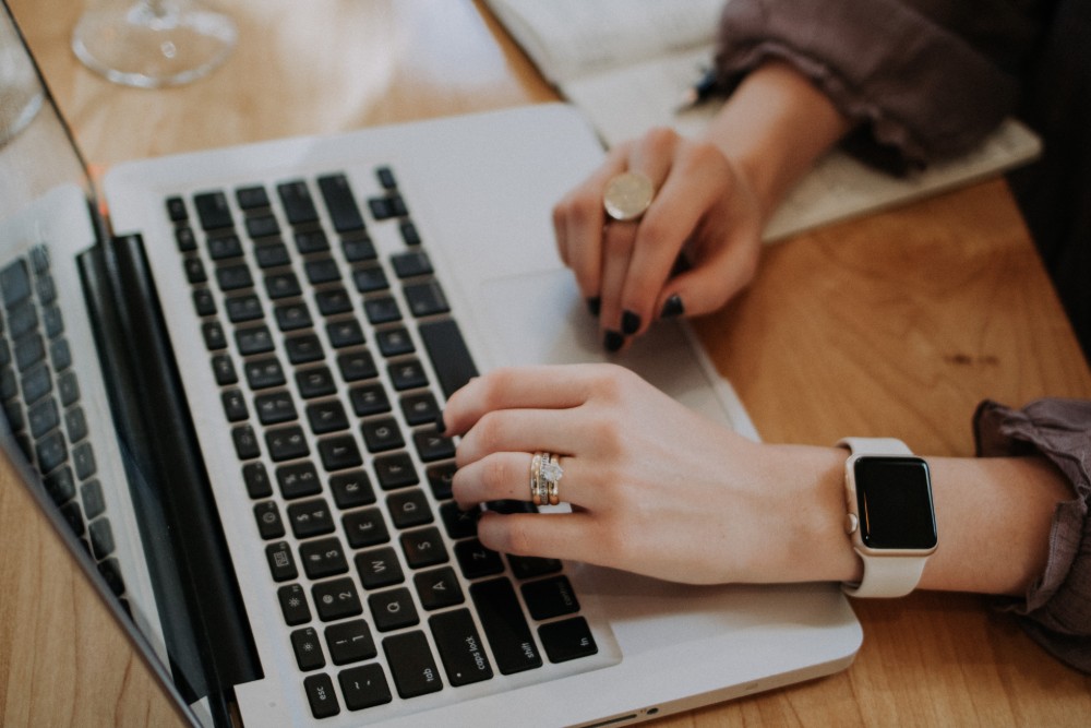 Unleash Your Inner Executive with These Tips for Wearing Jewelry at the Office