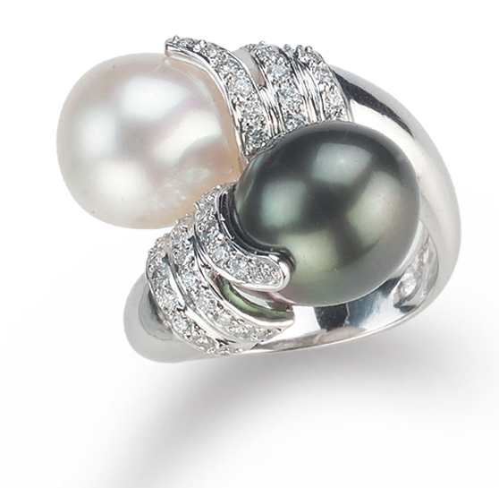 Black and white Peal Ring