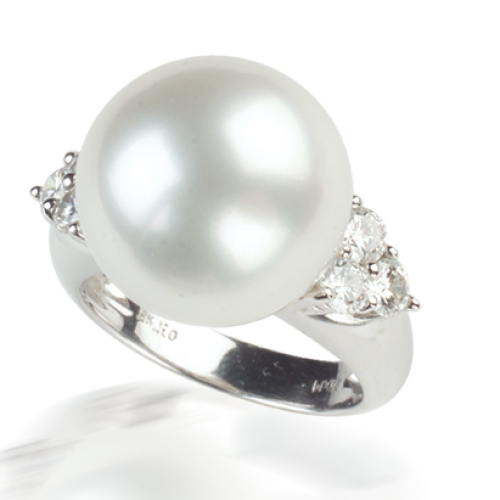 White South Sea Pearl and Diamond Ring